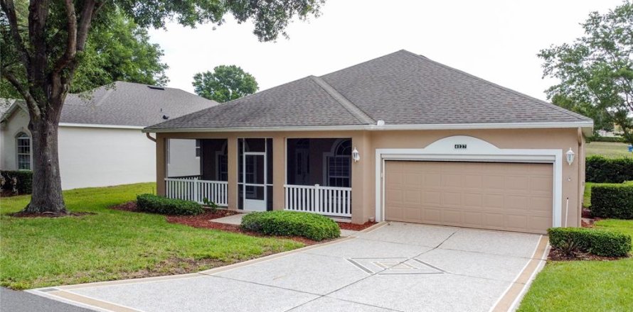 House in Clermont, Florida 2 bedrooms, 175.03 sq.m. № 2227991