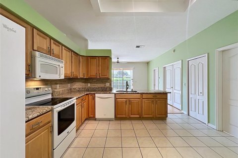 House in Clermont, Florida 2 bedrooms, 175.03 sq.m. № 2227991 - photo 13