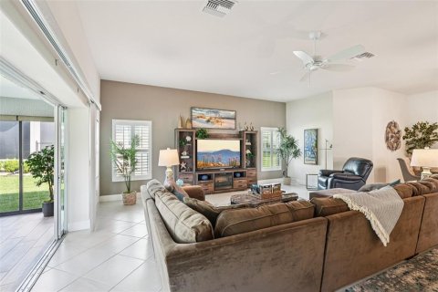 House in The Villages, Florida 3 bedrooms, 213.95 sq.m. № 1838131 - photo 14