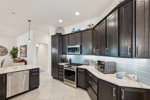 House in The Villages, Florida 3 bedrooms, 213.95 sq.m. № 1838131 - photo 7