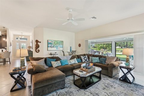 House in The Villages, Florida 3 bedrooms, 213.95 sq.m. № 1838131 - photo 12