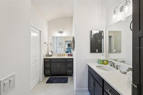 House in The Villages, Florida 3 bedrooms, 213.95 sq.m. № 1838131 - photo 20