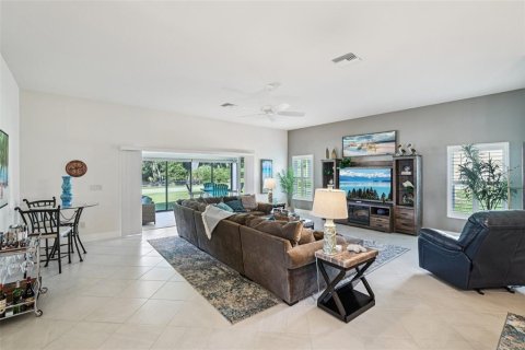 House in The Villages, Florida 3 bedrooms, 213.95 sq.m. № 1838131 - photo 13