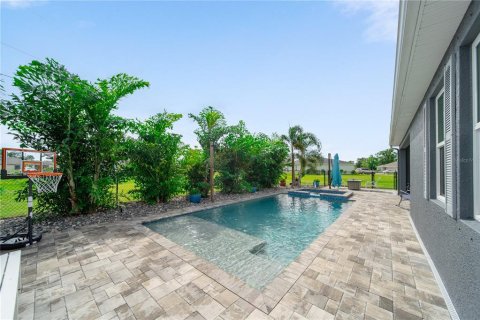 House in Punta Gorda, Florida 3 bedrooms, 207.36 sq.m. № 1837902 - photo 14