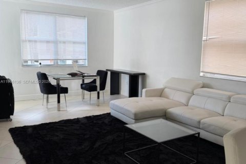 Купить кондоминиум в Санни-Айлс-Бич, Флорида 2 спальни, 86.77м2, № 2030107 - фото 10