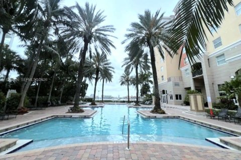 Condo in Sunny Isles Beach, Florida, 2 bedrooms  № 2030107 - photo 2