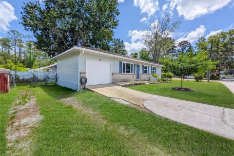 House in Green Cove Springs, Florida 3 bedrooms, 95.88 sq.m. № 2259492 - photo 11