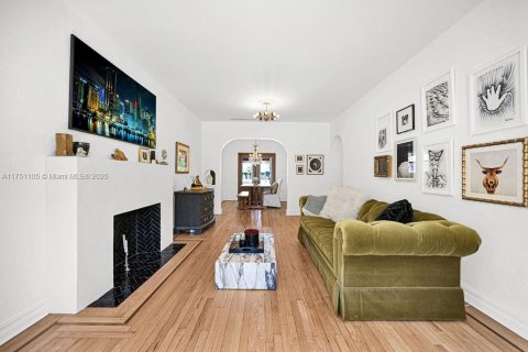 Casa en venta en Miami, Florida, 2 dormitorios, 101.17 m2 № 1860647 - foto 13