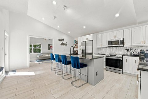 House in Boca Raton, Florida 3 bedrooms, 172.52 sq.m. № 2417594 - photo 10