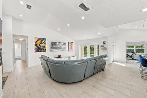 House in Boca Raton, Florida 3 bedrooms, 172.52 sq.m. № 2417594 - photo 5