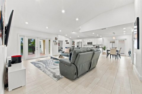 House in Boca Raton, Florida 3 bedrooms, 172.52 sq.m. № 2417594 - photo 4
