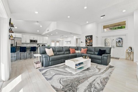 House in Boca Raton, Florida 3 bedrooms, 172.52 sq.m. № 2417594 - photo 7