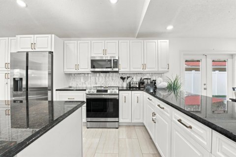 House in Boca Raton, Florida 3 bedrooms, 172.52 sq.m. № 2417594 - photo 9