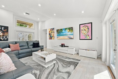 House in Boca Raton, Florida 3 bedrooms, 172.52 sq.m. № 2417594 - photo 6
