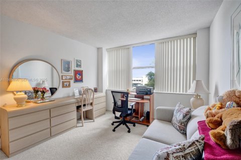 Condo in Miami, Florida, 2 bedrooms № 1986692 - photo 27