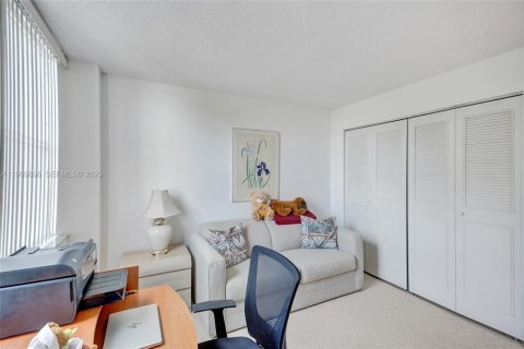 Condo in Miami, Florida, 2 bedrooms № 1986692 - photo 25