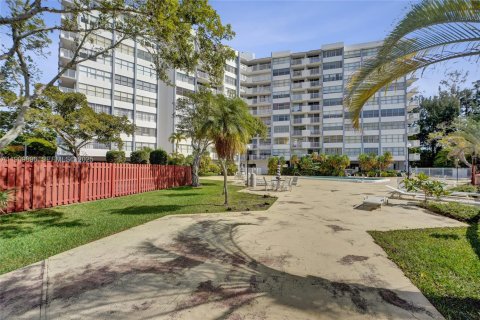 Condo in Miami, Florida, 2 bedrooms № 1986692 - photo 4