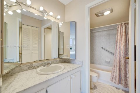 Condo in Miami, Florida, 2 bedrooms № 1986692 - photo 19