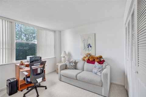 Condo in Miami, Florida, 2 bedrooms № 1986692 - photo 24