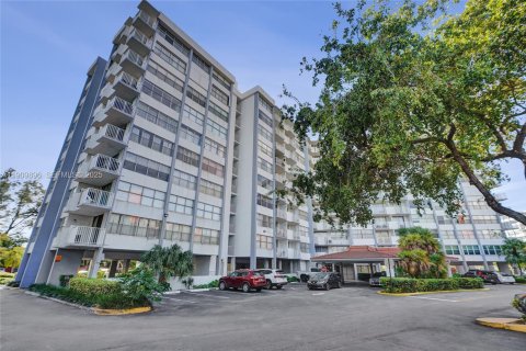 Condo in Miami, Florida, 2 bedrooms № 1986692 - photo 2