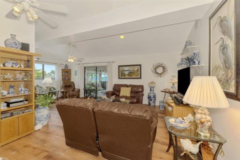 House in Englewood, Florida 3 bedrooms, 123.28 sq.m. № 1571543 - photo 6