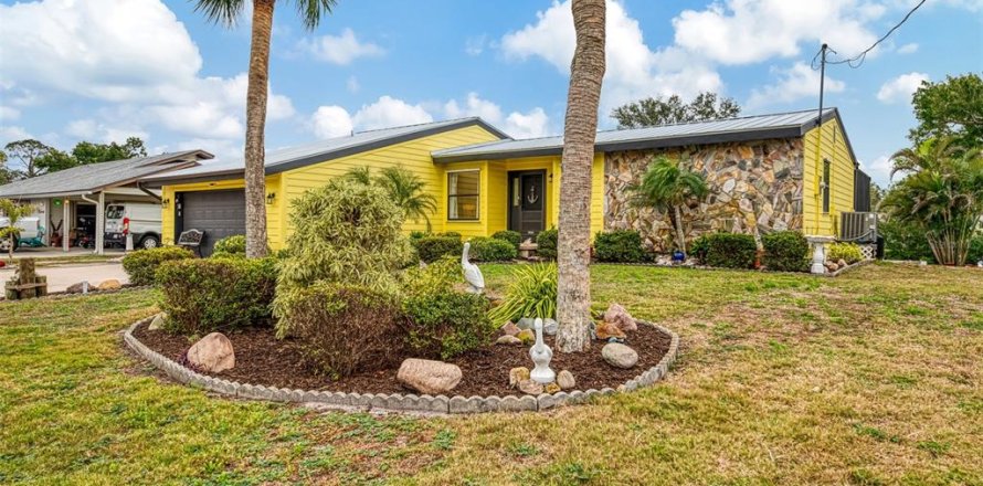 House in Englewood, Florida 3 bedrooms, 123.28 sq.m. № 1571543