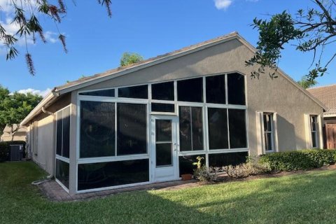 House in Boynton Beach, Florida 3 bedrooms, 142.79 sq.m. № 1101262 - photo 1