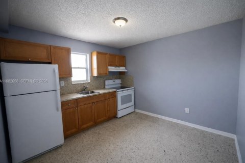 Снять в аренду квартиру в Хайалиа, Флорида 2 спальни, № 2045160 - фото 3