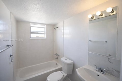 Снять в аренду квартиру в Хайалиа, Флорида 2 спальни, № 2045160 - фото 9