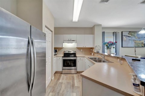 Townhouse in Margate, Florida 3 bedrooms, 125.98 sq.m. № 1770787 - photo 5