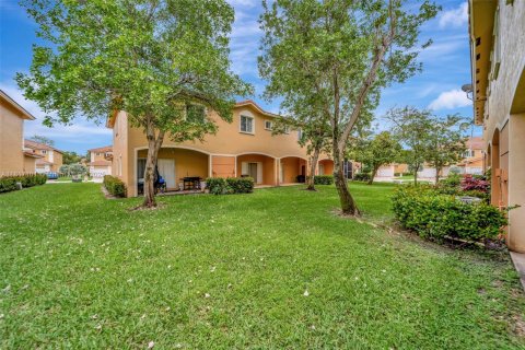 Townhouse in Margate, Florida 3 bedrooms, 125.98 sq.m. № 1770787 - photo 27