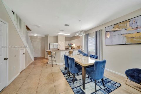 Townhouse in Margate, Florida 3 bedrooms, 125.98 sq.m. № 1770787 - photo 12