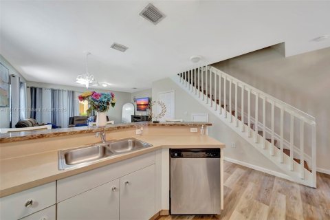 Townhouse in Margate, Florida 3 bedrooms, 125.98 sq.m. № 1770787 - photo 8