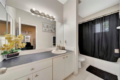 Townhouse in Margate, Florida 3 bedrooms, 125.98 sq.m. № 1770787 - photo 20