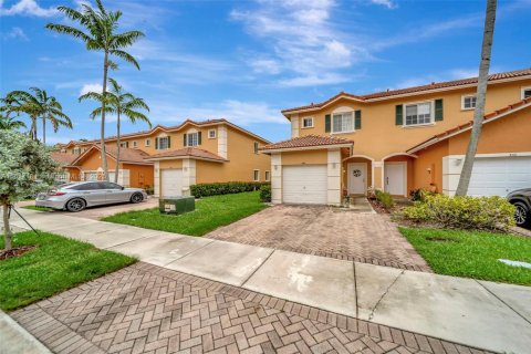Townhouse in Margate, Florida 3 bedrooms, 125.98 sq.m. № 1770787 - photo 1
