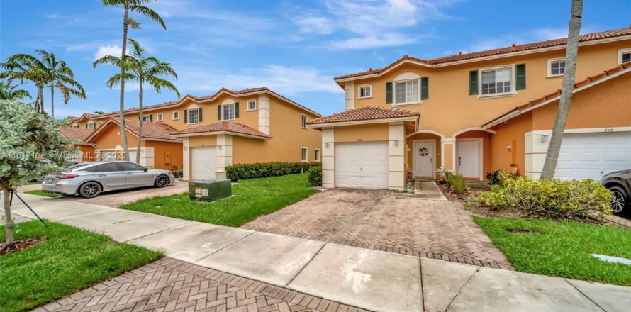 Townhouse in Margate, Florida 3 bedrooms, 125.98 sq.m. № 1770787