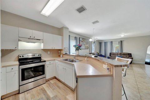 Townhouse in Margate, Florida 3 bedrooms, 125.98 sq.m. № 1770787 - photo 6