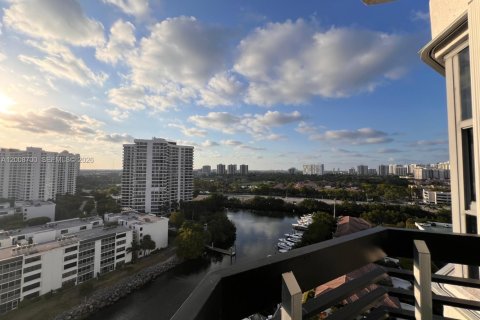 Condo in Aventura, Florida, 2 bedrooms № 2170938 - photo 2