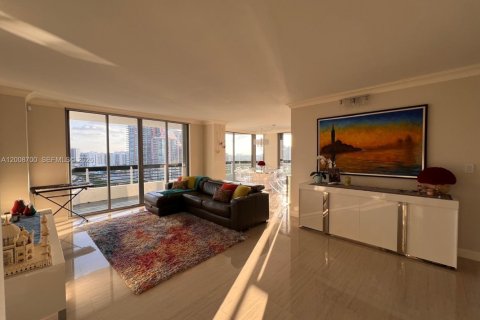 Condo in Aventura, Florida, 2 bedrooms № 2170938 - photo 4
