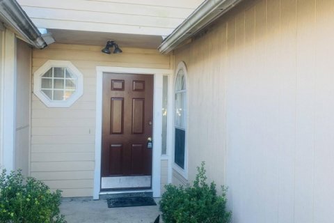 Casa en alquiler en Jacksonville, Florida, 2 dormitorios, 130.43 m2 № 877889 - foto 1