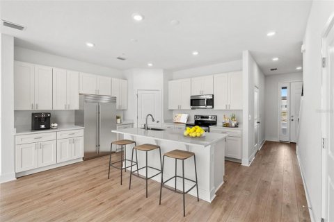 Townhouse in Ocoee, Florida 3 bedrooms, 179.77 sq.m. № 2142870 - photo 7