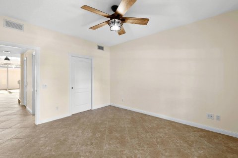 Touwnhouse à louer à Jupiter, Floride: 4 chambres, 170.01 m2 № 2385500 - photo 8
