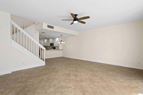 Touwnhouse à louer à Jupiter, Floride: 4 chambres, 170.01 m2 № 2385500 - photo 4