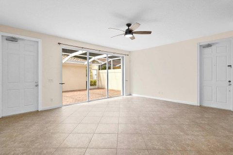 Touwnhouse à louer à Jupiter, Floride: 4 chambres, 170.01 m2 № 2385500 - photo 6