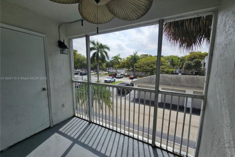 Condominio en venta en Tamarac, Florida, 1 dormitorio, 57.13 m2 № 1962705 - foto 6