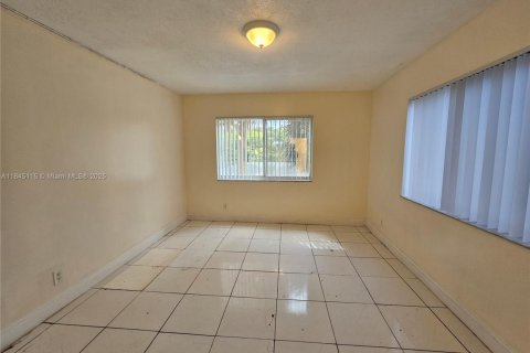 Condominio en venta en Tamarac, Florida, 1 dormitorio, 57.13 m2 № 1962705 - foto 12