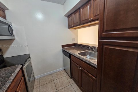 Condominio en venta en Tamarac, Florida, 1 dormitorio, 57.13 m2 № 1962705 - foto 10