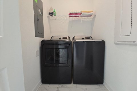Adosado en venta en Davenport, Florida, 5 dormitorios, 201.32 m2 № 2230066 - foto 9