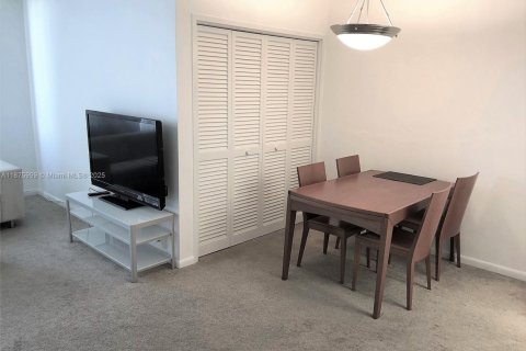 Condo in Miami Beach, Florida  № 1923712 - photo 7