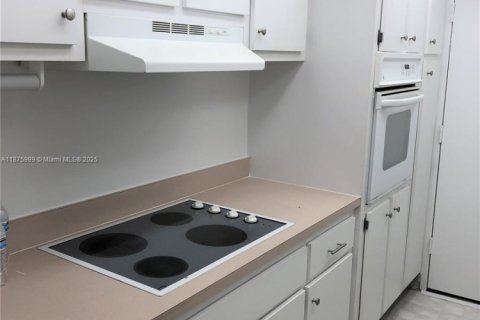 Condo in Miami Beach, Florida  № 1923712 - photo 11